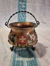 Petit chaudron en cuivre avec