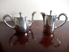 Théière et cafetière en