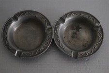 lot de 2 cendriers identiques