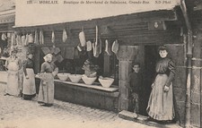 MORLAIX-Boutique Marchand de Salaisons Grande-Rue, étal en pierre ouvert sur rue