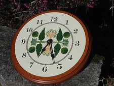 HORLOGE EMAILLEE BOIS MASSIF