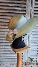 ANCIEN GRAND CHAPEAU DE PAILLE VERT D'EAU AVEC FLEURS  CAPELINE