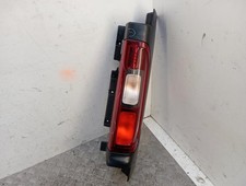 Feu arriere principal droit