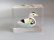 Sculpture Résine Inclusion Canard Signature À Identifier