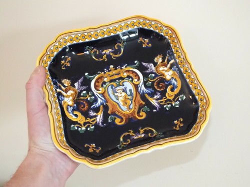 Plat creux coupe - coupe, carrée