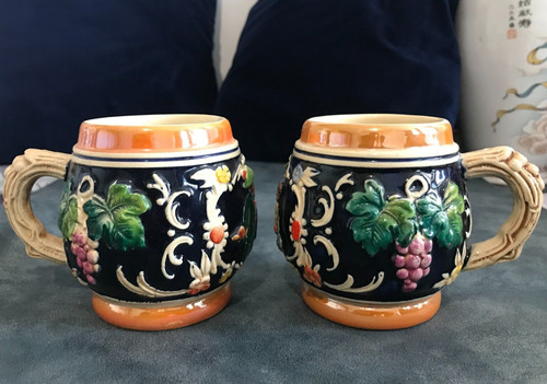 Anciennes petites chopes - , à