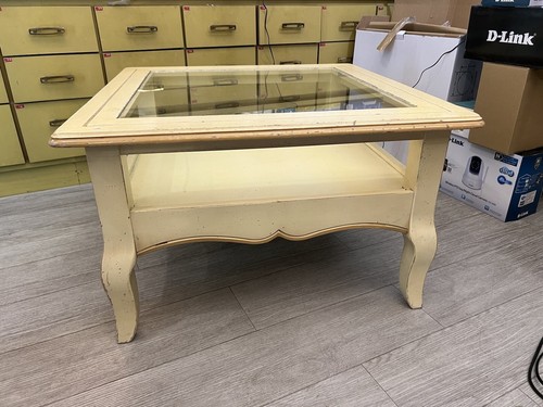 Table basse vitrine - basse, ligne