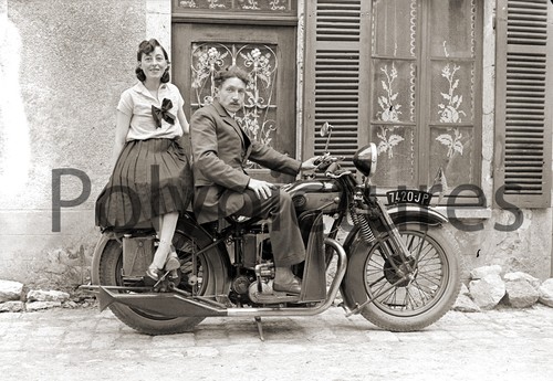 Couple assis sur moto - , automoto