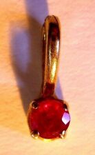 Pendentif en vermeil (argent plaqué Or) monté d'un Rubis. Charms