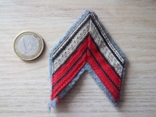 galon modèle 1945 argent et garance sur fond bleu caporal chef