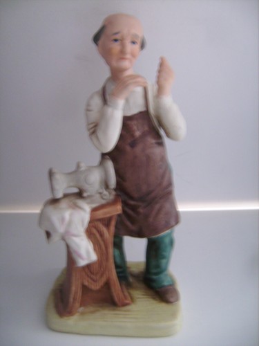 Statuette couturier en - d'un,