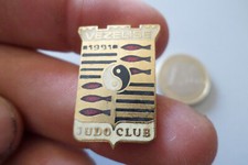 pin s broche badge JUDO club VEZELISE Meurthe-et-Moselle 54 Lorraine