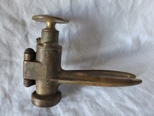 Ancienne Bouchonneuse En Laiton De Marque "La Merveilleuse" bouche-bouteilles