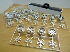 Coffret de 16 JANTES D40mm avec SPINNER Tuning CHROMEES 1/18 - 1/24
