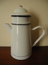 ancienne cafetière tôle