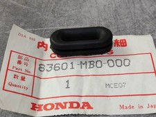 Caoutchouc de cache latéral VF750SC-SD-SE-SF VT750C CB600F HONDA 83601-MB0-000