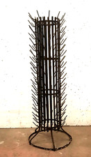 égouttoir à bouteilles de vin en fonte de fer  . XX siècle .