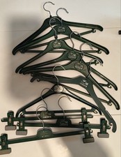 Lot de 10 CINTRES Lacoste