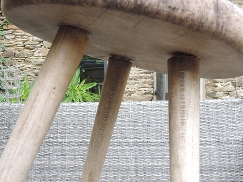 Tabouret brutaliste - 🟢,