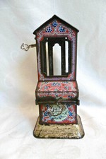 DISTRIBUTEUR DE CHOCOLATS ANCIEN EN TÔLE LITHOGRAPHIÉE AVEC SA CLÉ - Ht 16 cm