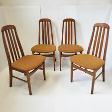 SUITE DE 4 CHAISES VINTAGE