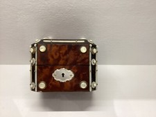 Très jolie boîte en loupe d orme et nacre