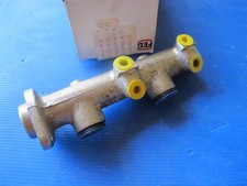 Maître-cylindre de freins