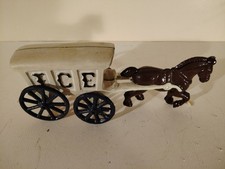 Attelage à chevaux avec chariot à glace