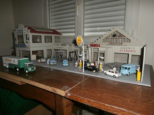 Garage moderne agence - moderne,