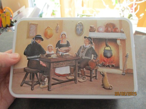 Ancienne boite tôle vide - boite,
