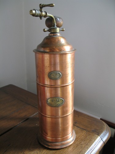 Ancien pulvérisateur - ancien,