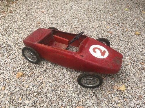 Voiture pedales tole - pedales, en