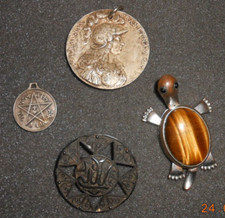 bijoux pendentif  tortue ambre