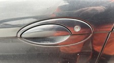 Poignee porte avant gauche