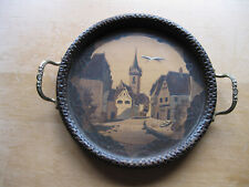 Plateaux de bois; rue ville