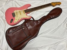 Guitare électrique Bacchus Stratocaster rose utilisée du Japon avec étui souple