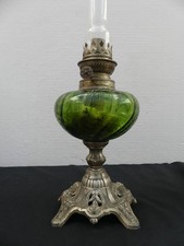 ANCIENNE LAMPE A PETROLE EN CRISTAL OU VERRE vert XIXEME PIED BRONZE ARGENTE