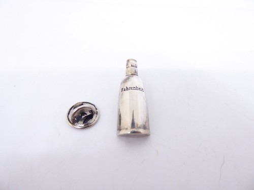 Pin pins badge parfums - pin's,