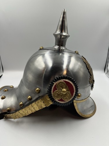 Casque médiéval vintage