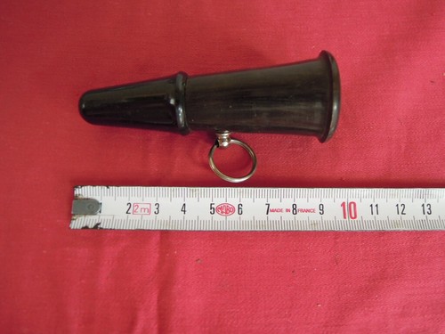 Ancien sifflet en corne - ,