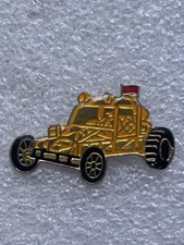 Pin’s Buggy Jaune Course Cross Drapeau Flag Red Rouge Pilote