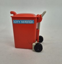 GRANDE POUBELLE ROUGE SUR