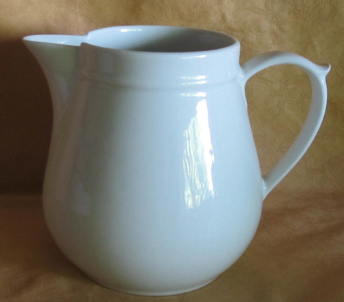 Broc pichet porcelaine blanche