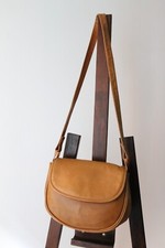 Bottega Veneta sac à main en cuir camel vintage porté épaule