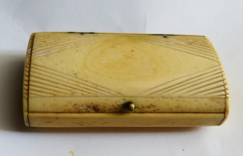 Petite boite tabatière 19e