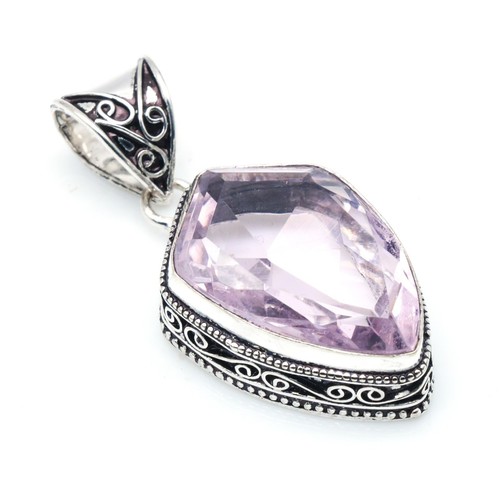 Pendentif bijoux fait - , main