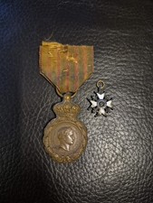  Médaille de Saint-Hélène + Ordre du Lys en Argent.