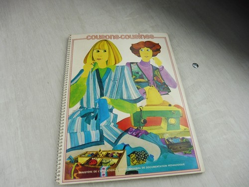 Ancien livre manuel de - /,