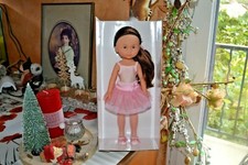 poupee corolle neuve chloe ballerine la robe a des paillettes  cheries brune