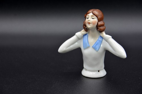 Half doll jeune - -, sportive